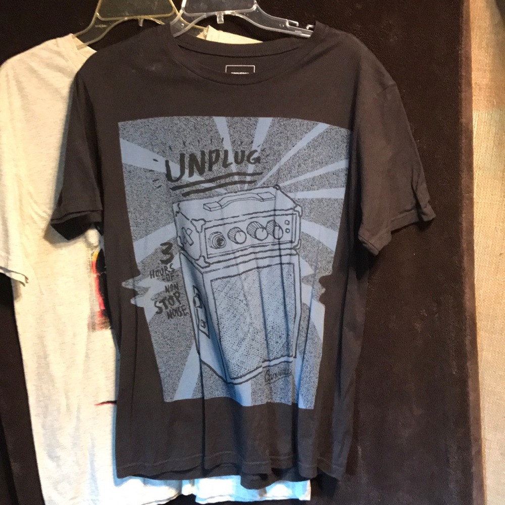 Pair of converse size small tee shirts 2 for one - Picture 2 of 4